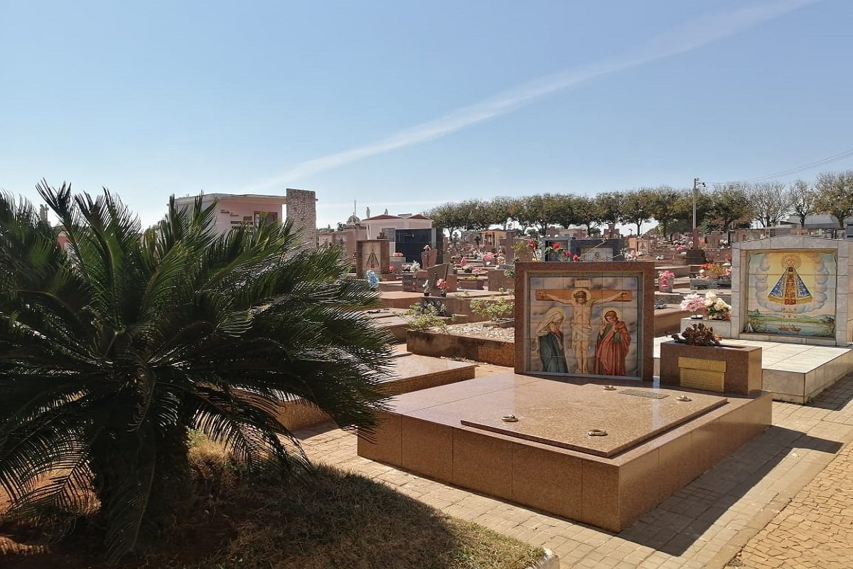 departamento de fiscalização orienta ambulantes sobre a venda nos cemitérios nos dias das mães