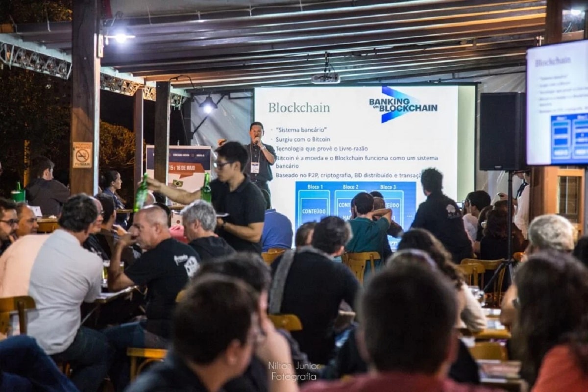 Pint of Science, o festival de comunicação sobre ciência, acontecerá na Praça da XV